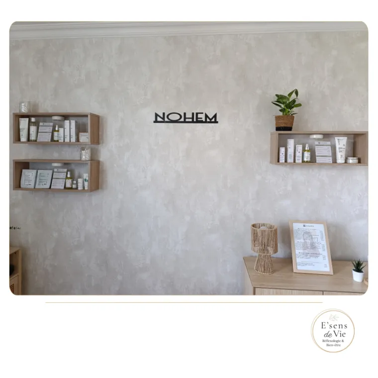 Espace Nohèm chez E’sens de Vie avec présentation de produits de soins et logo Nohèm. E'sens de vie - Epernay